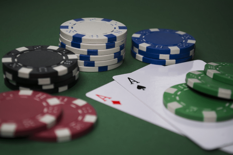 Online Blackjack vs Casino Blackjack: Where's Better To Play?